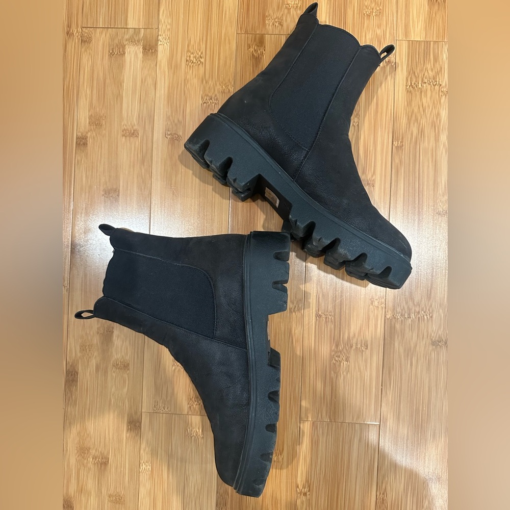 Women's Black Chunky Chelsea Boots